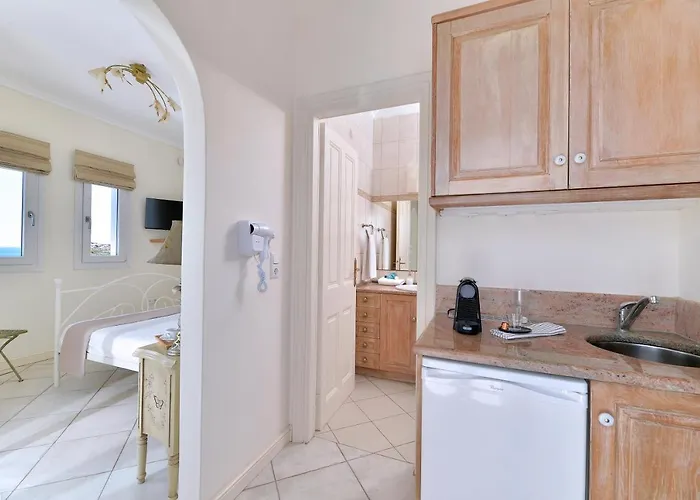 Andros Homes Sea Side & Guest house 4*